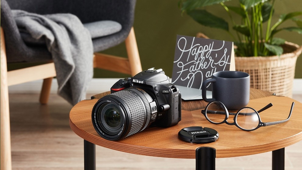Nikon D5600 DSLR 18-140mm VR Travel Kit