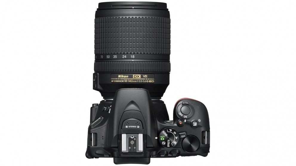 Nikon D5600 DSLR 18-140mm VR Travel Kit