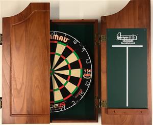 Winmau DUAL CORE Blade 5 FIVE Dart Board and solid TIMBER Walnut Cabinet with 6 Darts